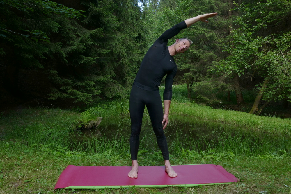 Yoga-Übung Konasana – Winkel Yoga bei Bandscheibenvorfall