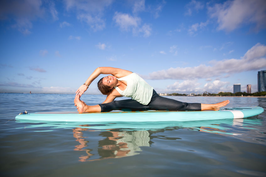 SUP Yoga – für alle, die das Wasser und die Sonne lieben